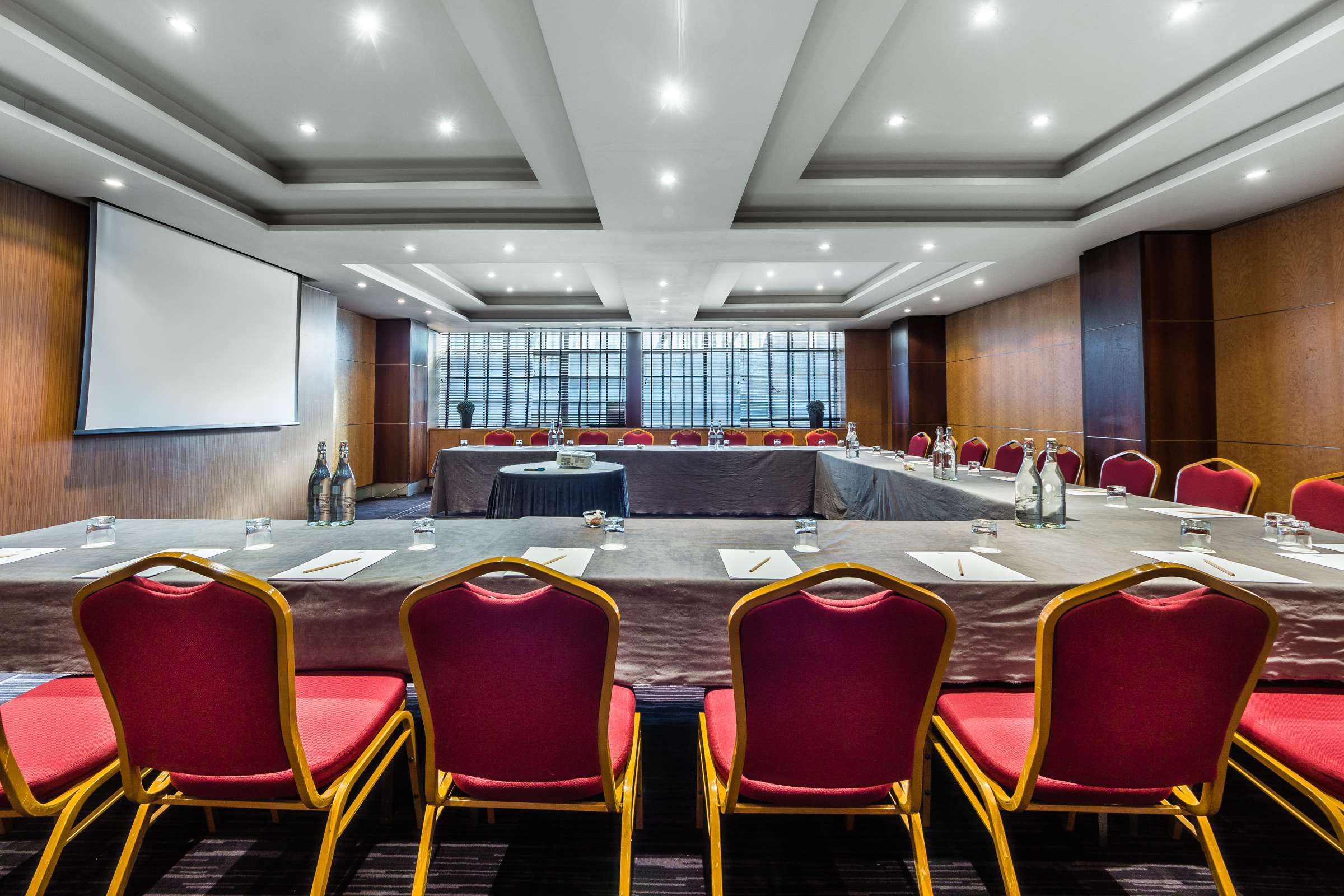 غرفة الاجتماعات