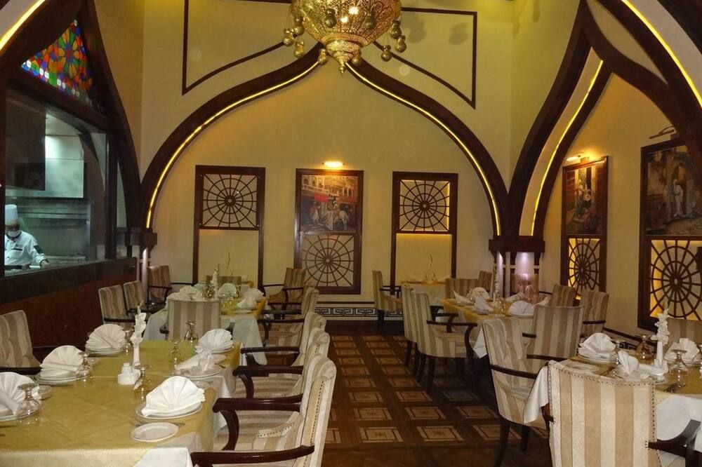 مطعم