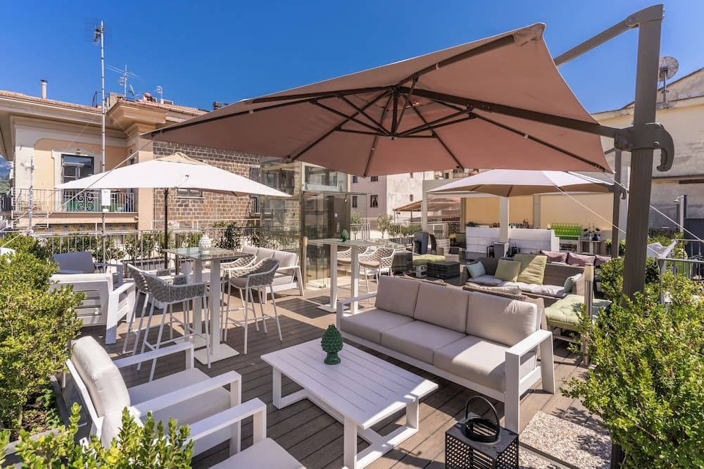 شرفة مرصوفة