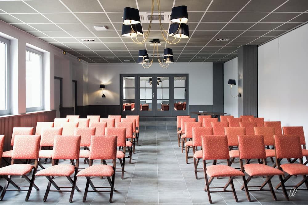 غرفة الاجتماعات