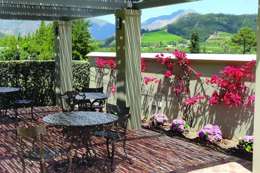 شرفة مرصوفة