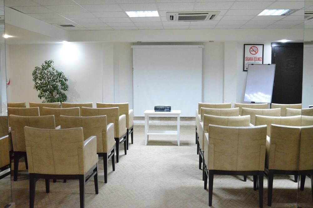 غرفة الاجتماعات