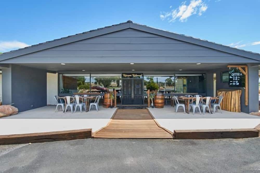 شرفة مرصوفة