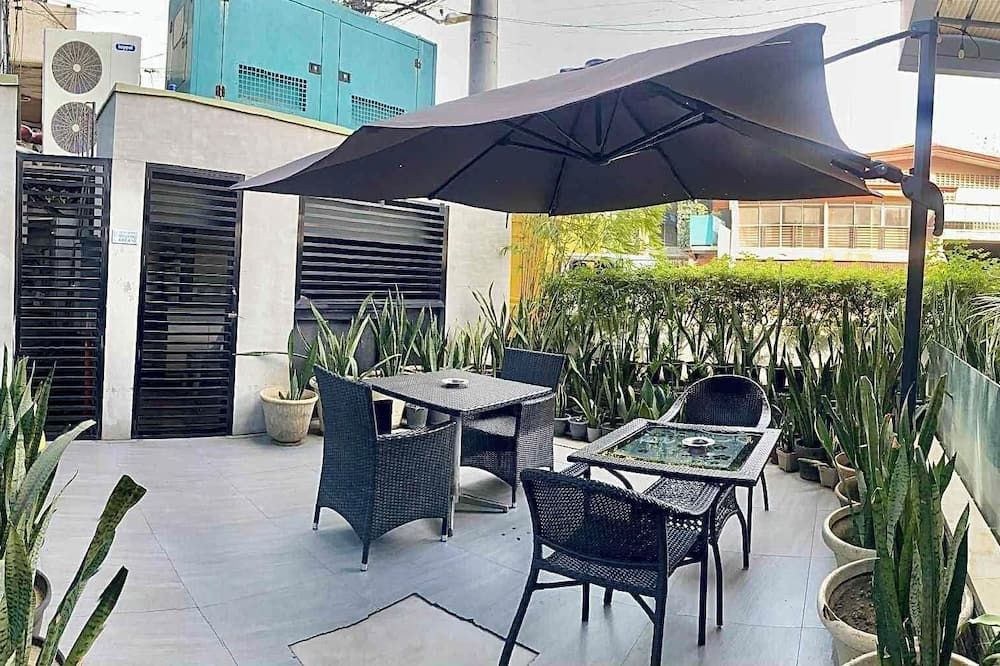 شرفة مرصوفة