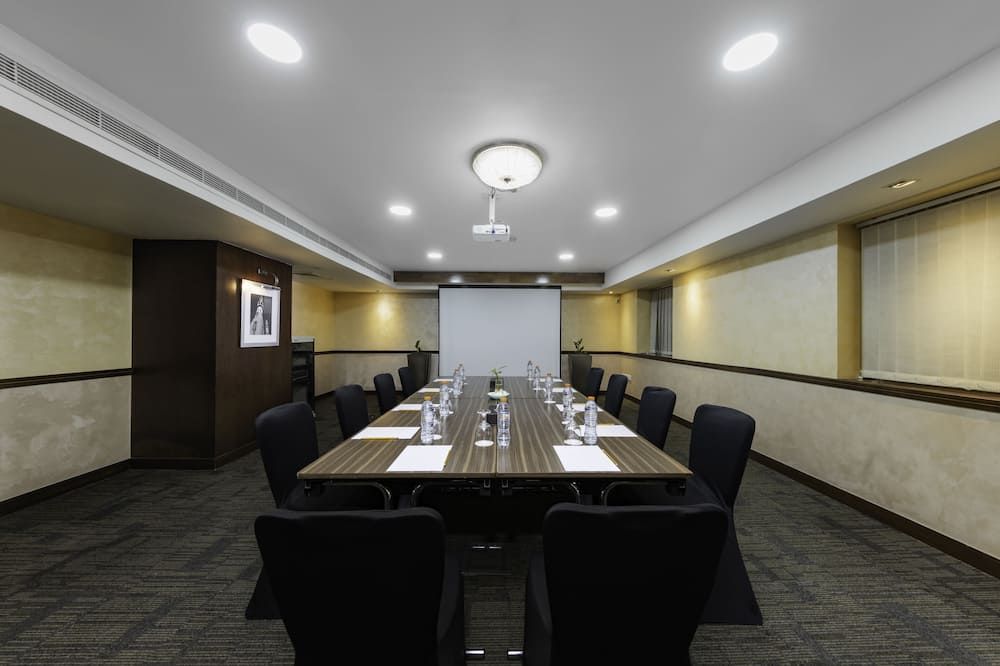 غرفة الاجتماعات