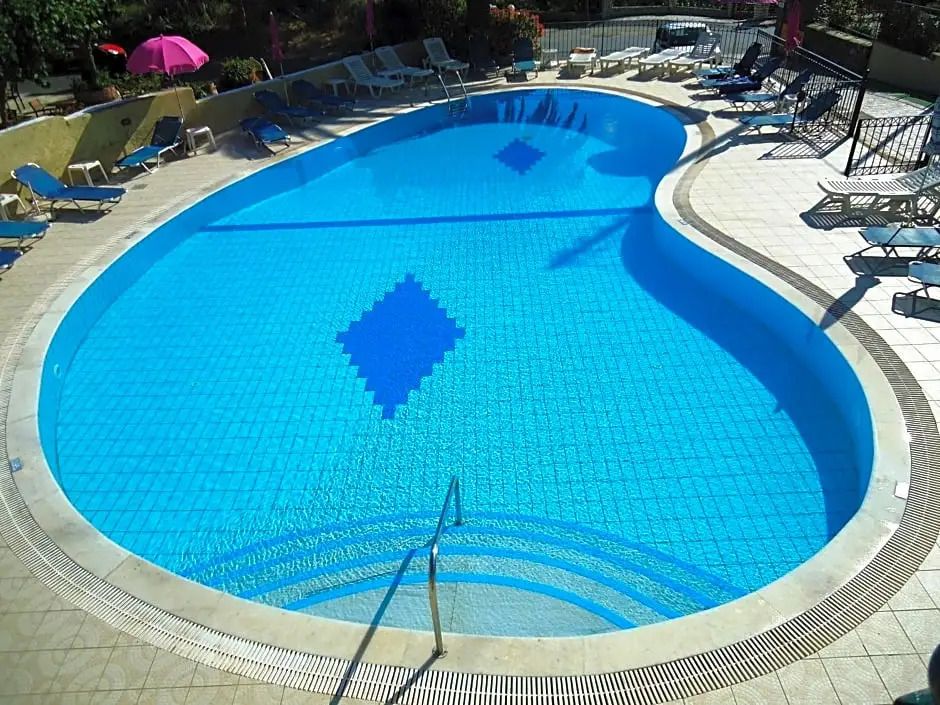 حوض السباحة صورة