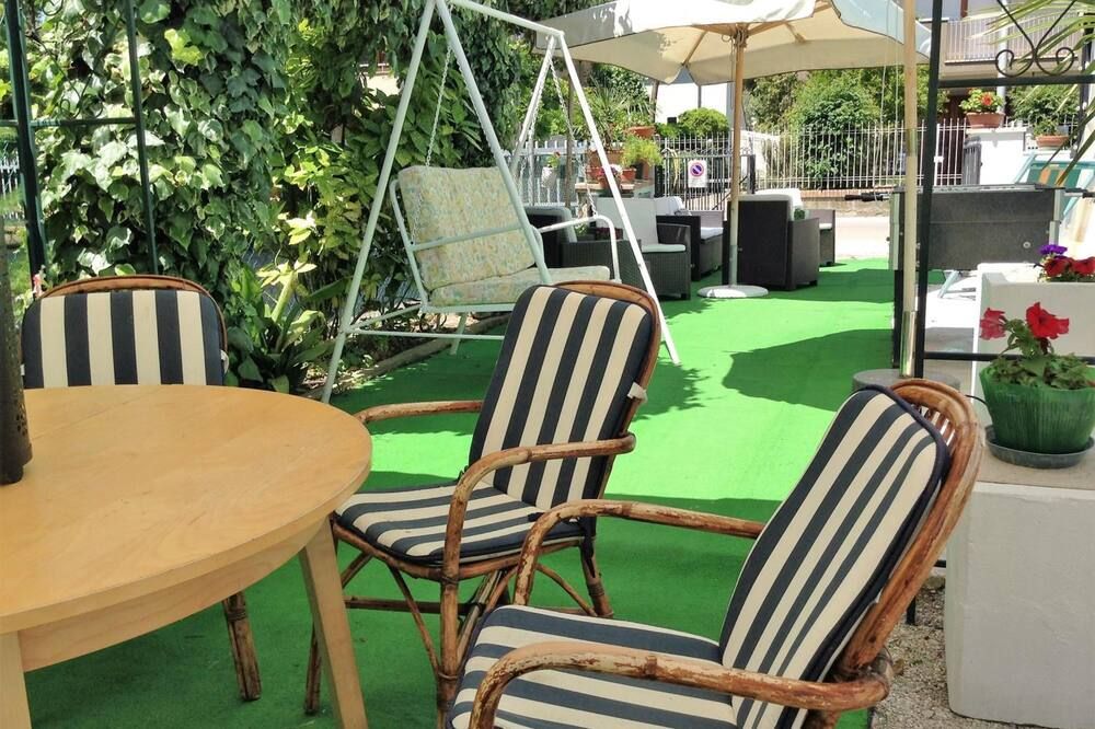 شرفة مرصوفة