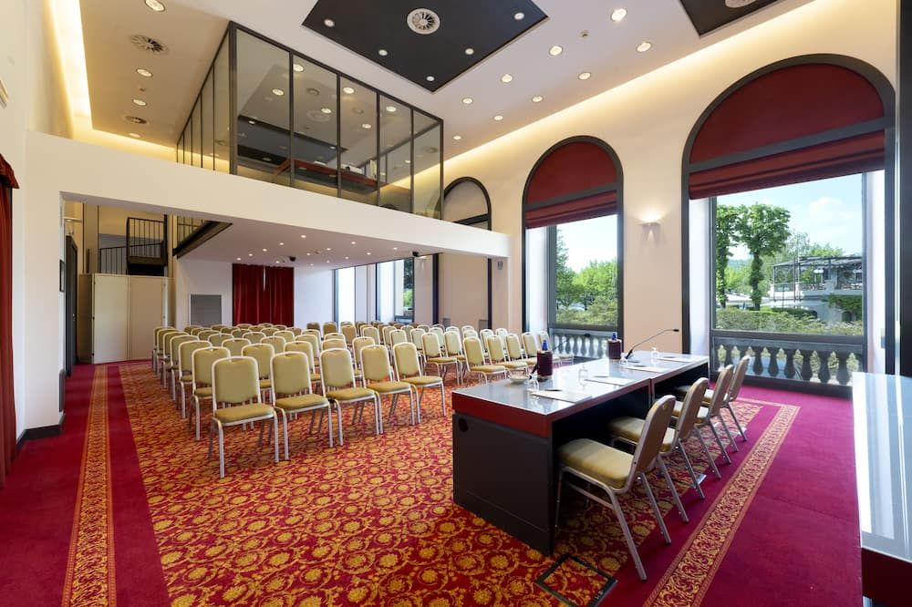 غرفة الاجتماعات