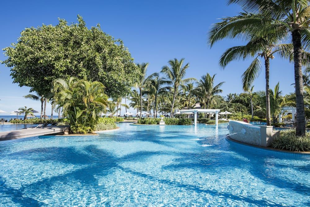 حوض السباحة