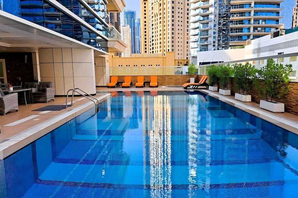 حوض السباحة صورة