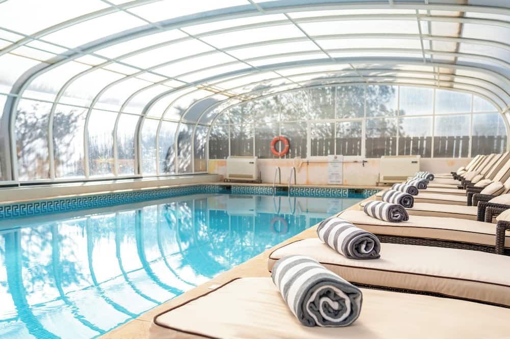 حوض السباحة