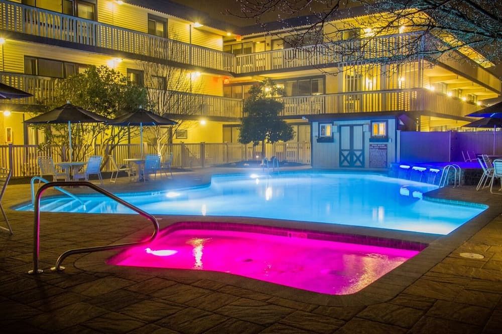 حوض السباحة صورة