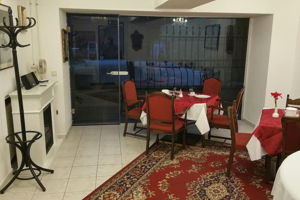 مطعم