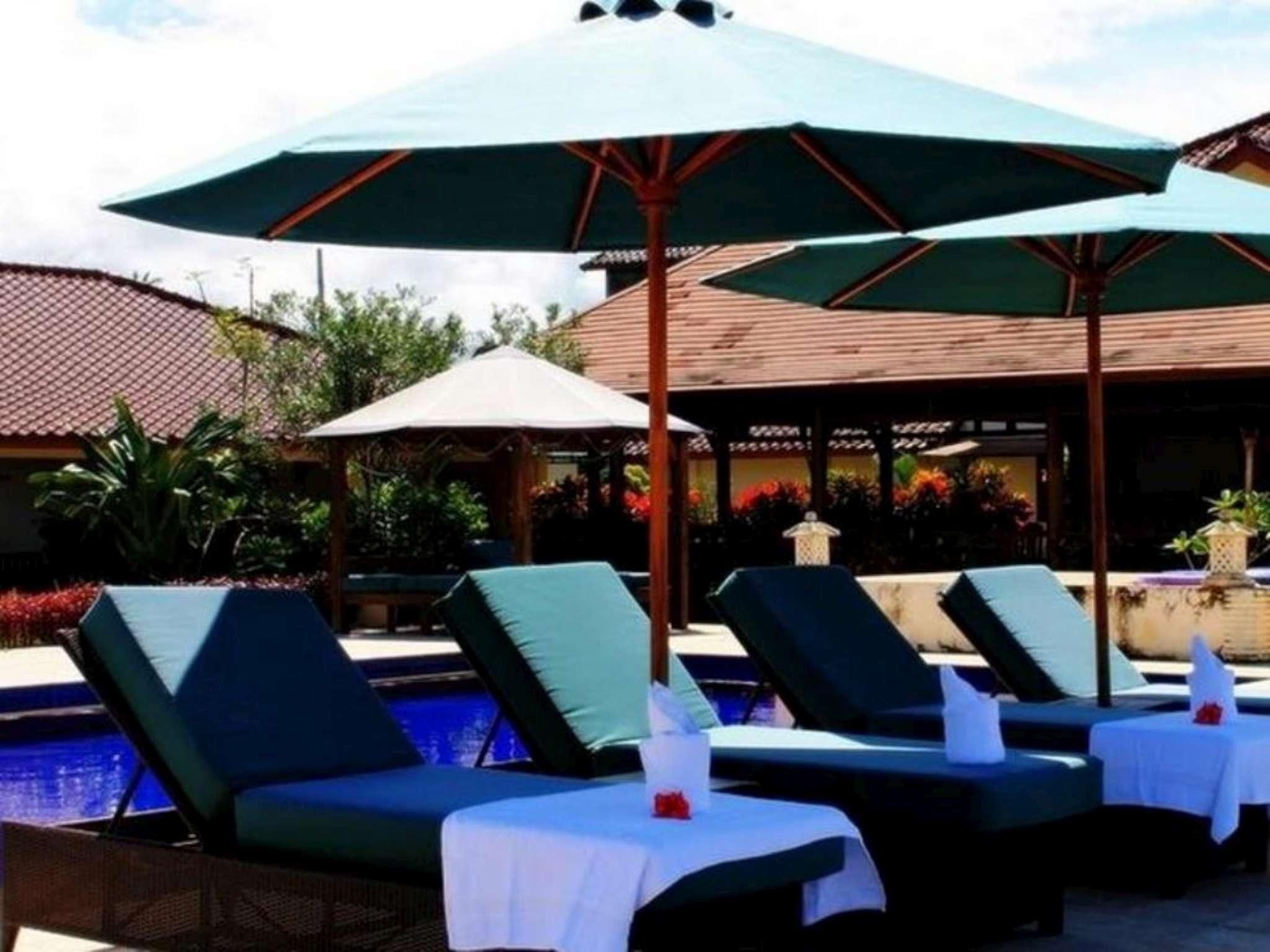 حوض السباحة