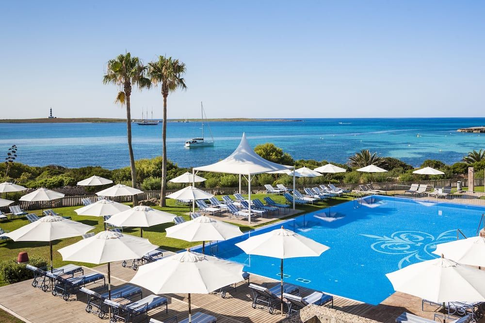 حوض السباحة