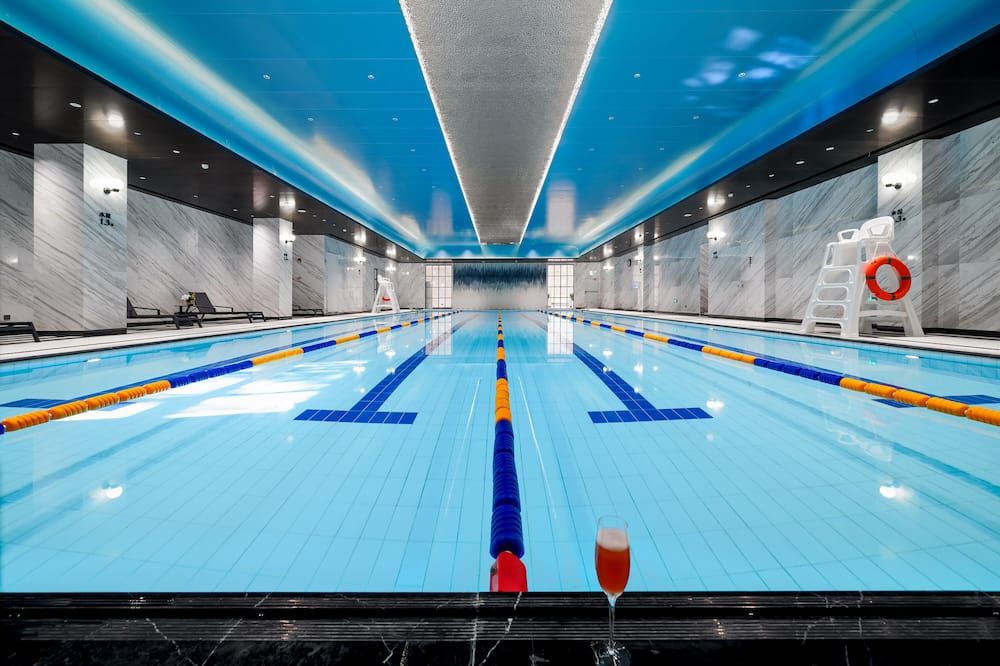 حوض السباحة