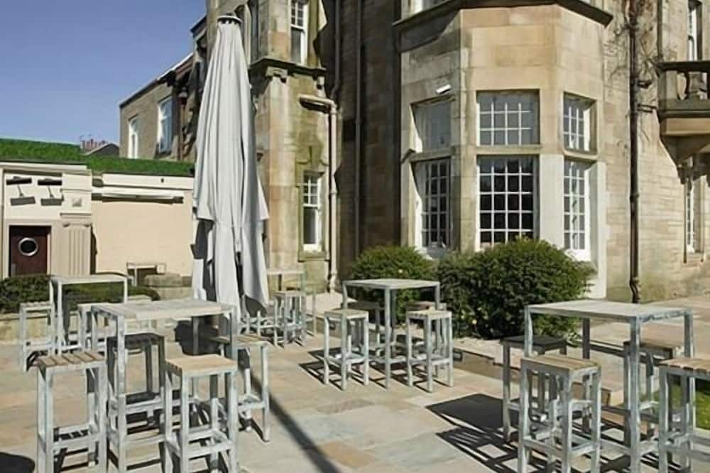 شرفة مرصوفة