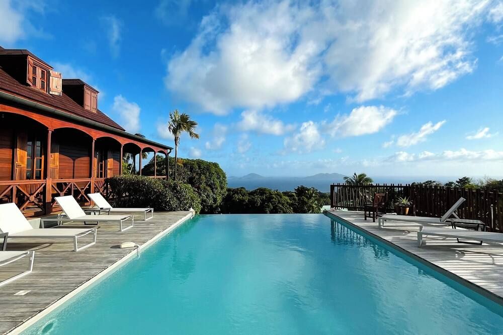 حوض السباحة صورة