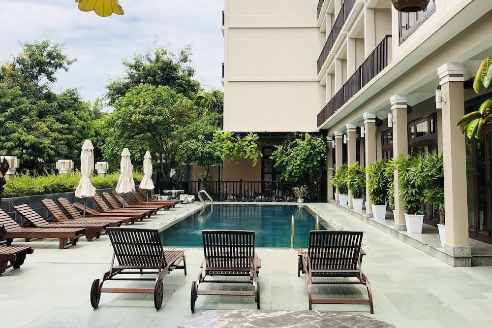 حوض السباحة صورة