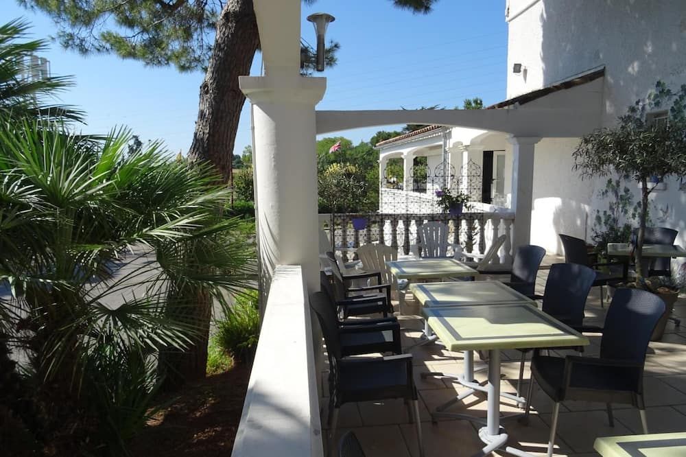 شرفة مرصوفة