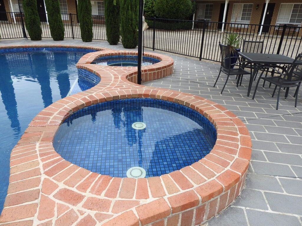 حوض السباحة صورة