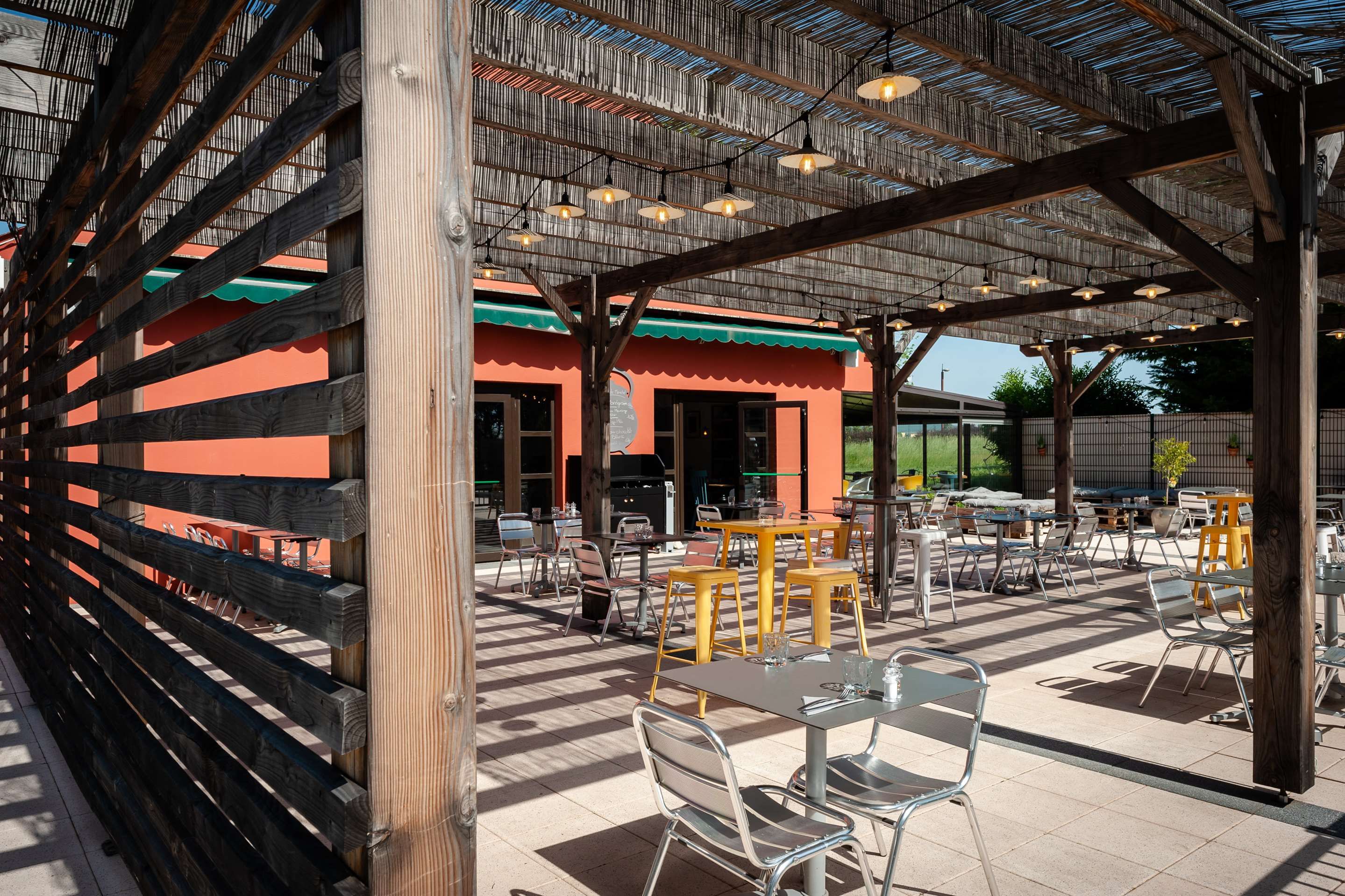 شرفة مرصوفة