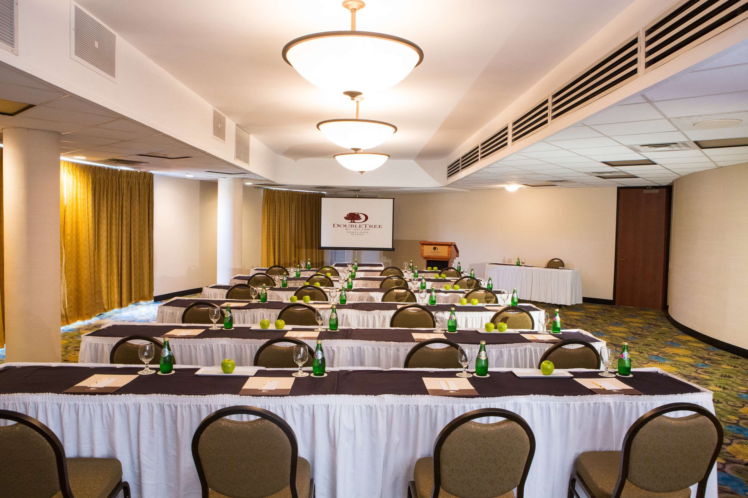 غرفة الاجتماعات