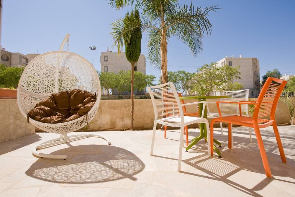 شرفة مرصوفة