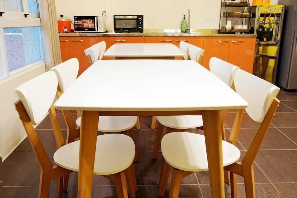 غرفة طعام صورة