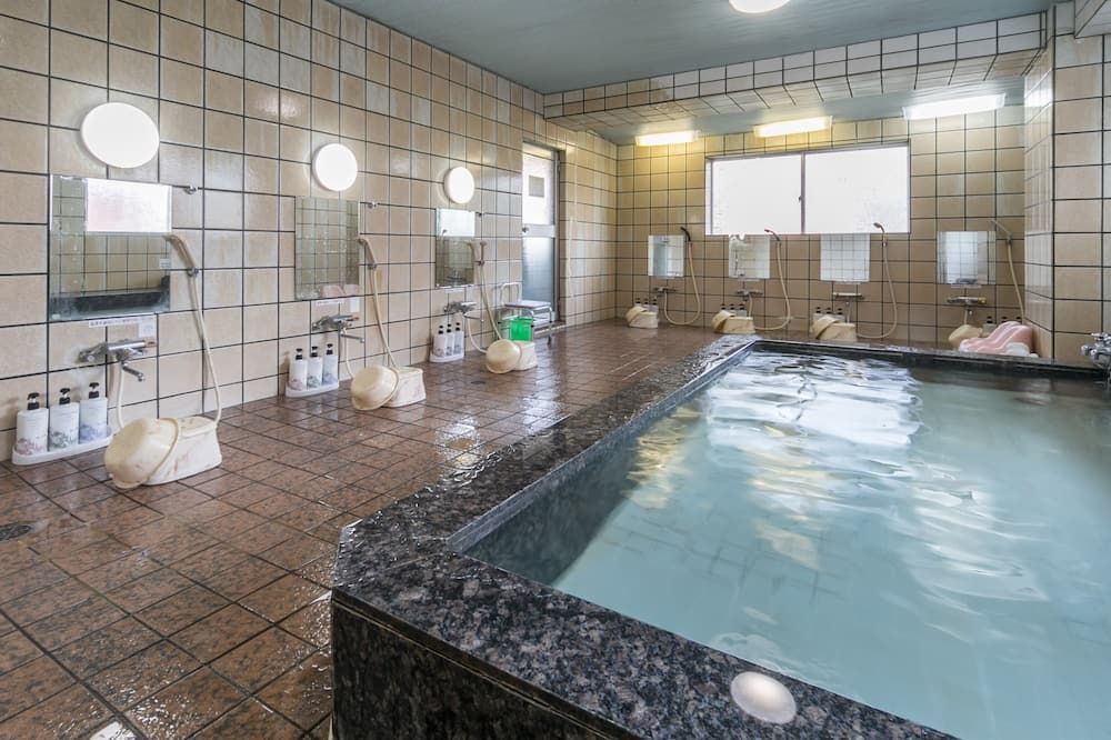 حوض السباحة