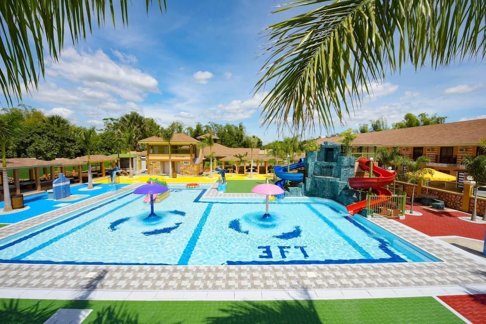 حوض السباحة