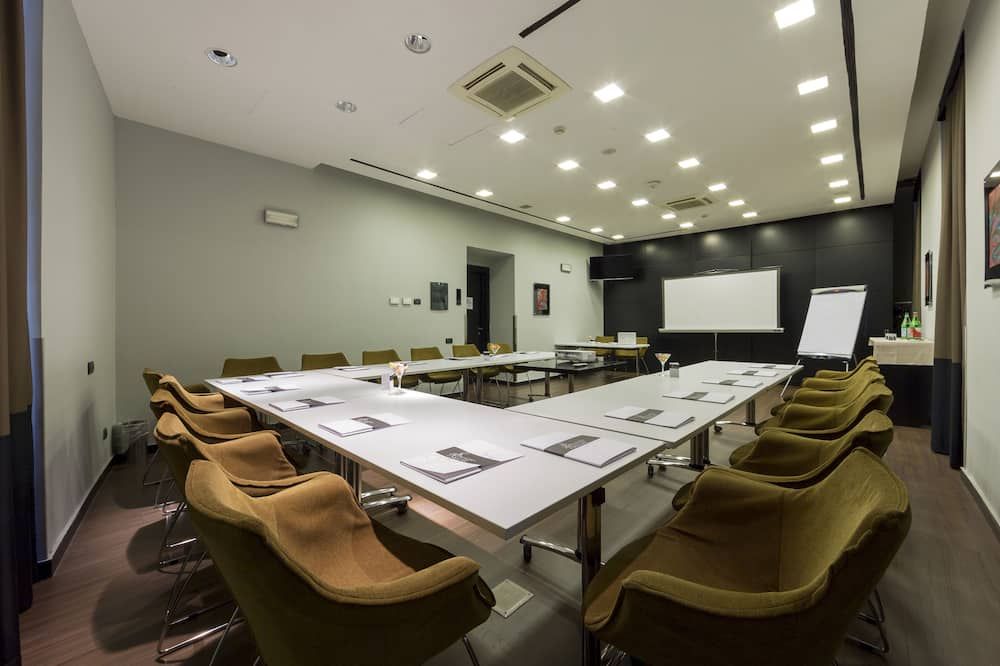 غرفة الاجتماعات