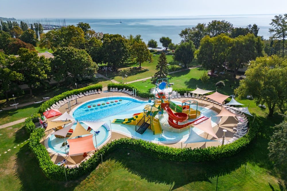 حوض السباحة صورة