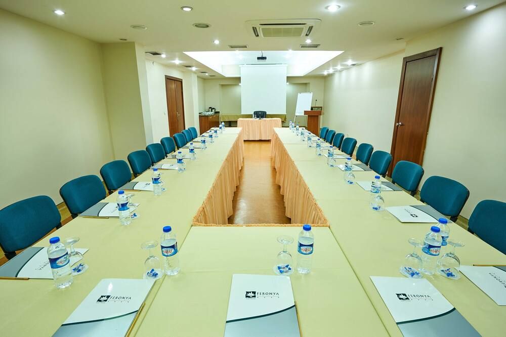 غرفة الاجتماعات