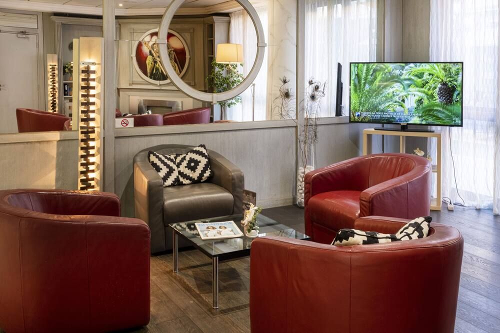 حوض السباحة