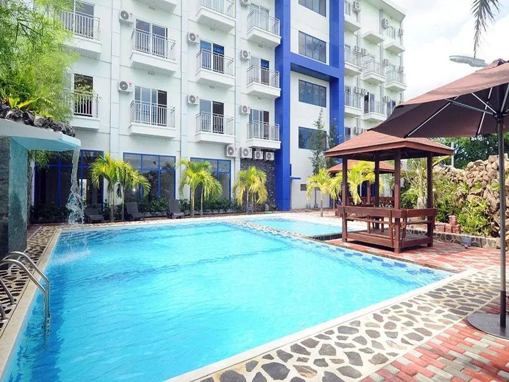 حوض السباحة صورة