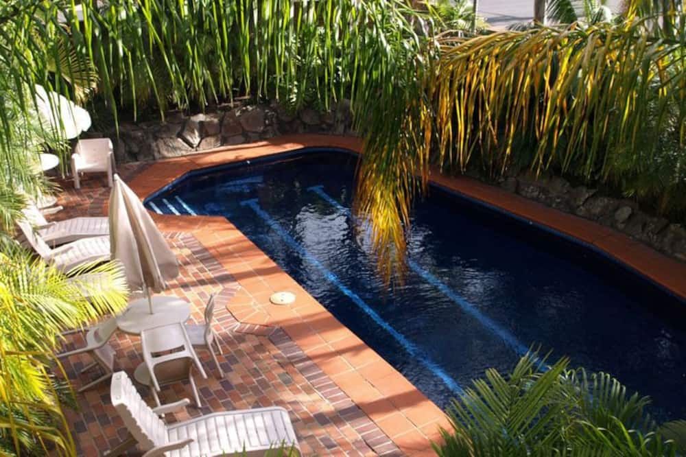 حوض السباحة صورة