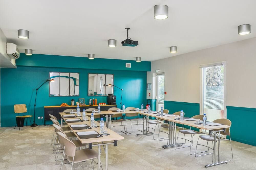 غرفة الاجتماعات