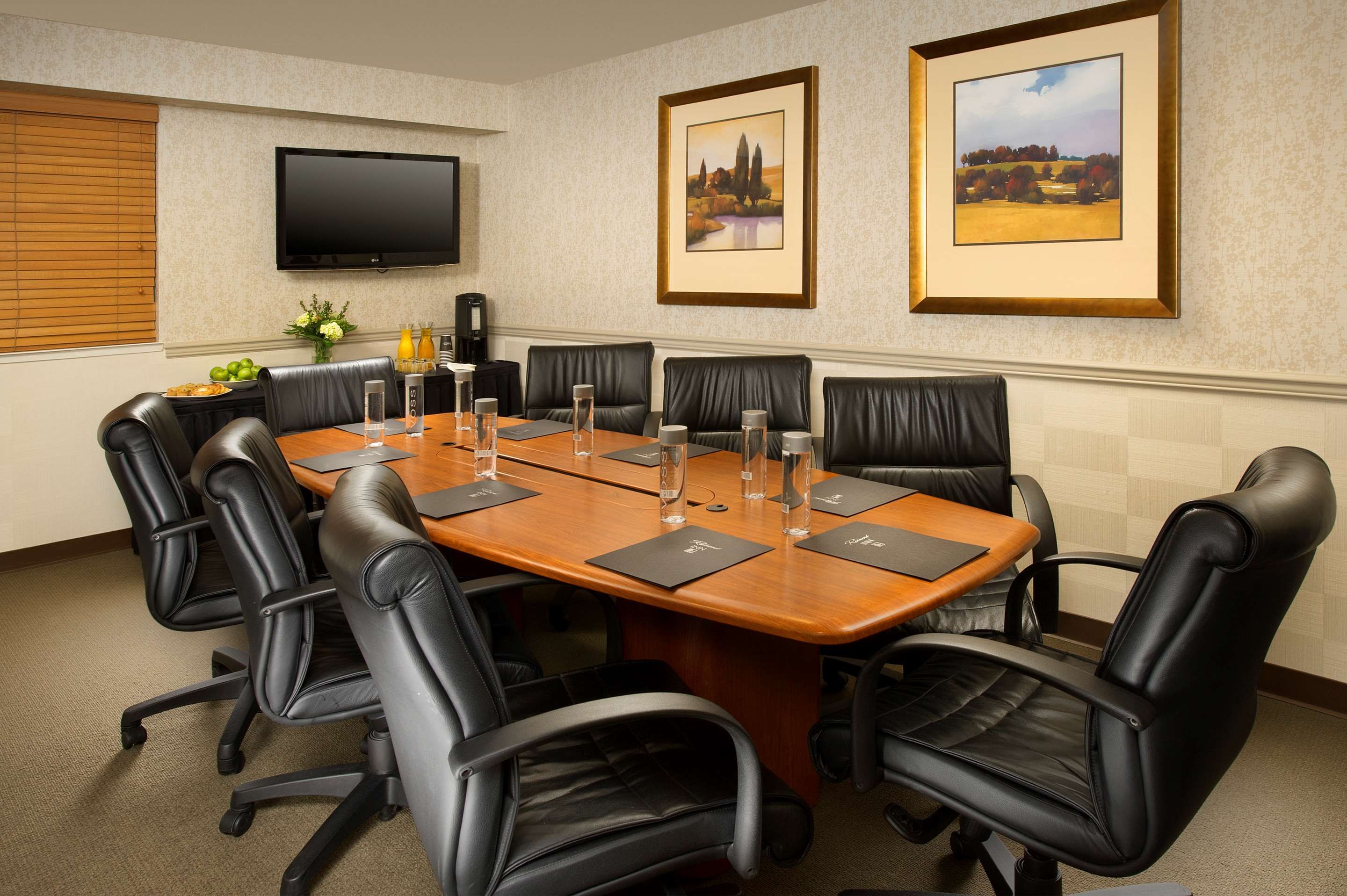 غرفة الاجتماعات