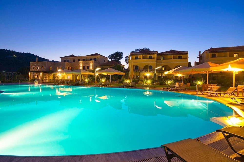 حوض السباحة صورة