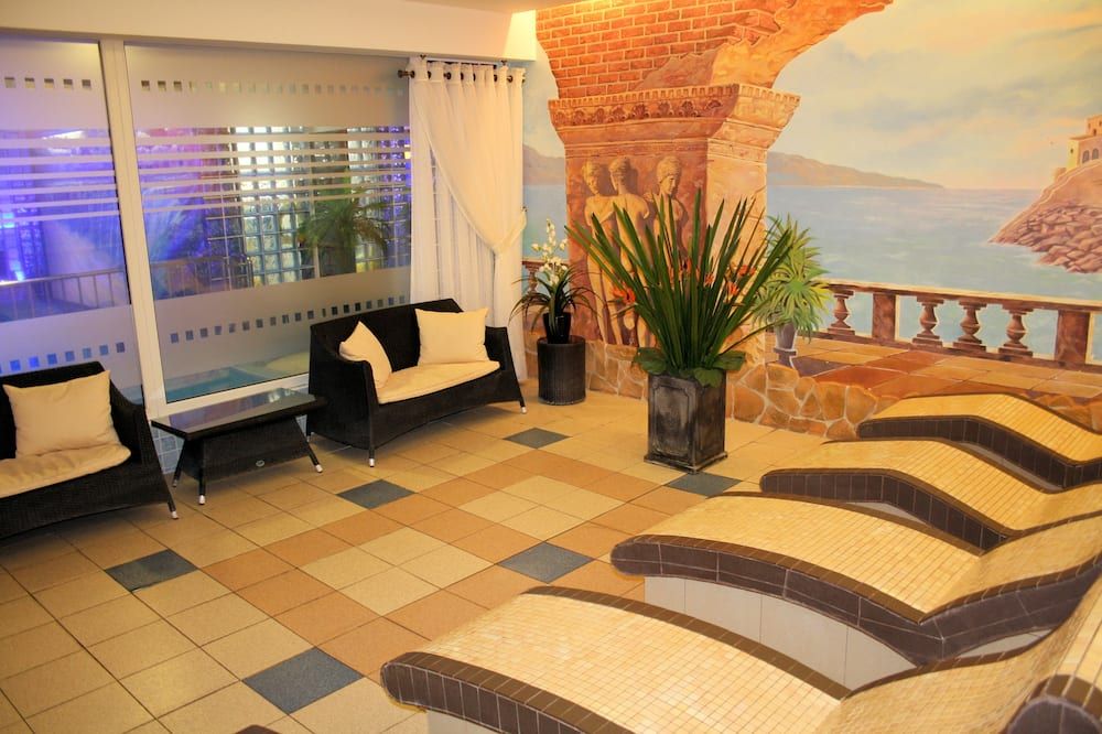 حوض السباحة