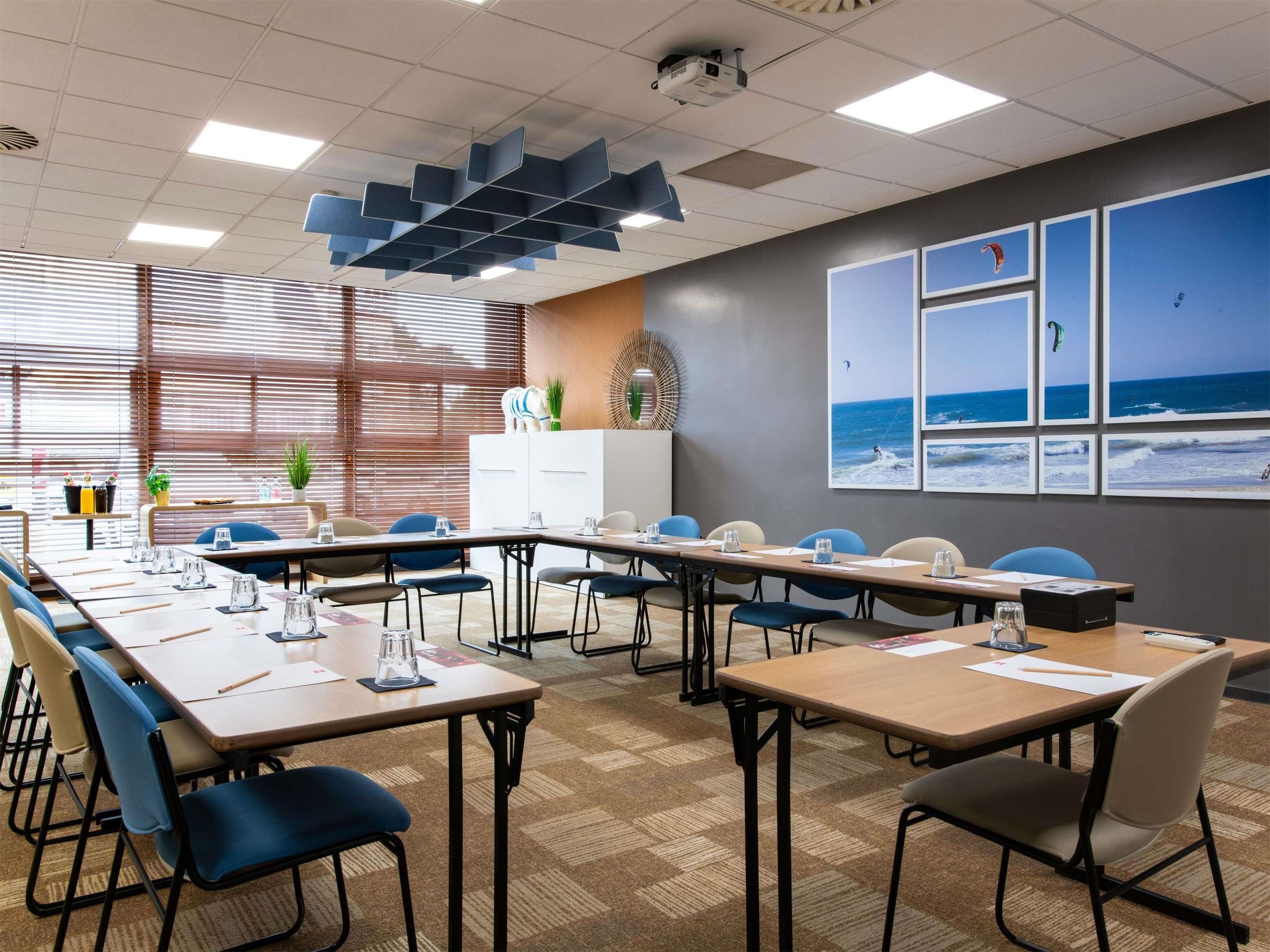 غرفة الاجتماعات