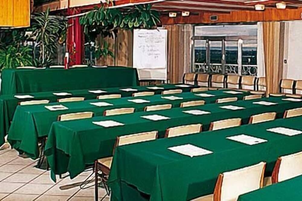 غرفة الاجتماعات