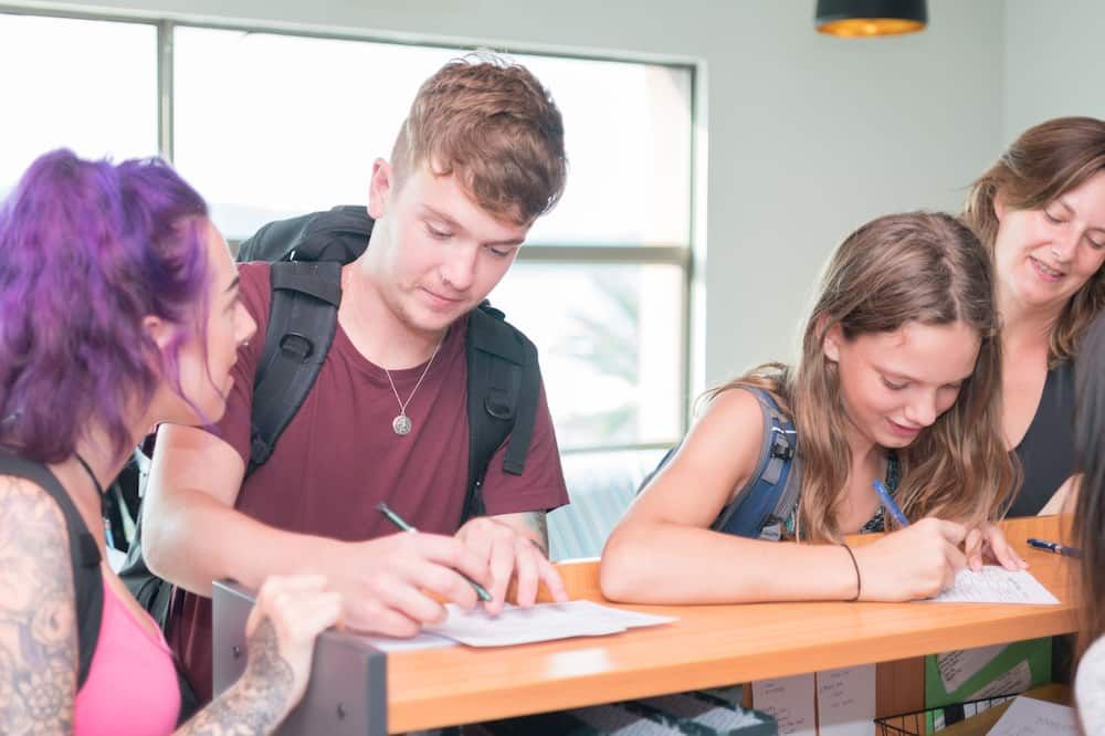 آخر