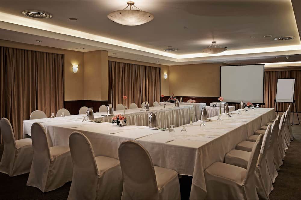 غرفة الاجتماعات