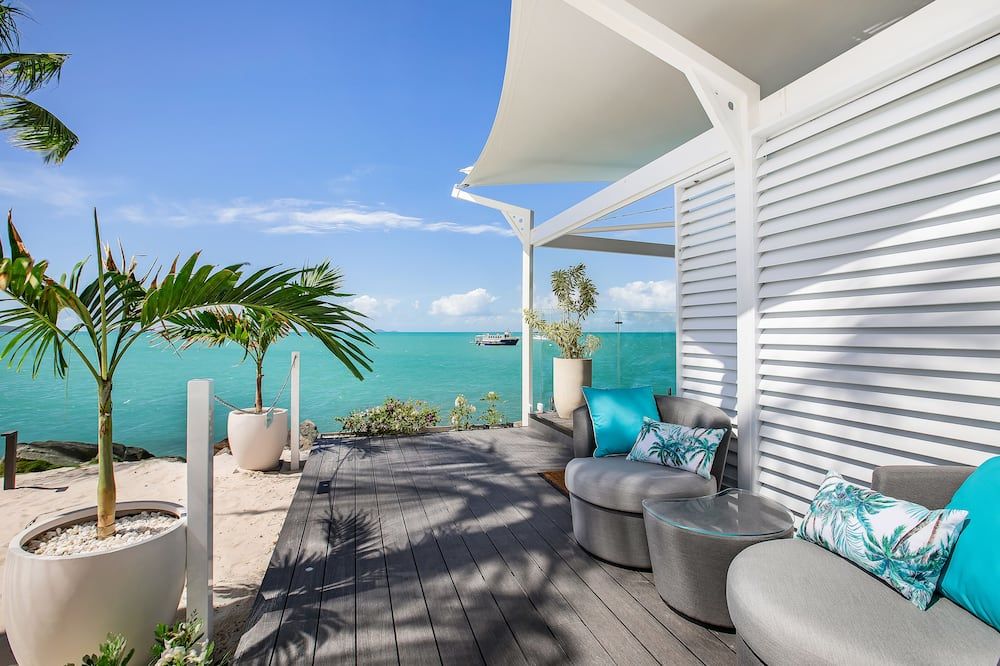 حوض السباحة