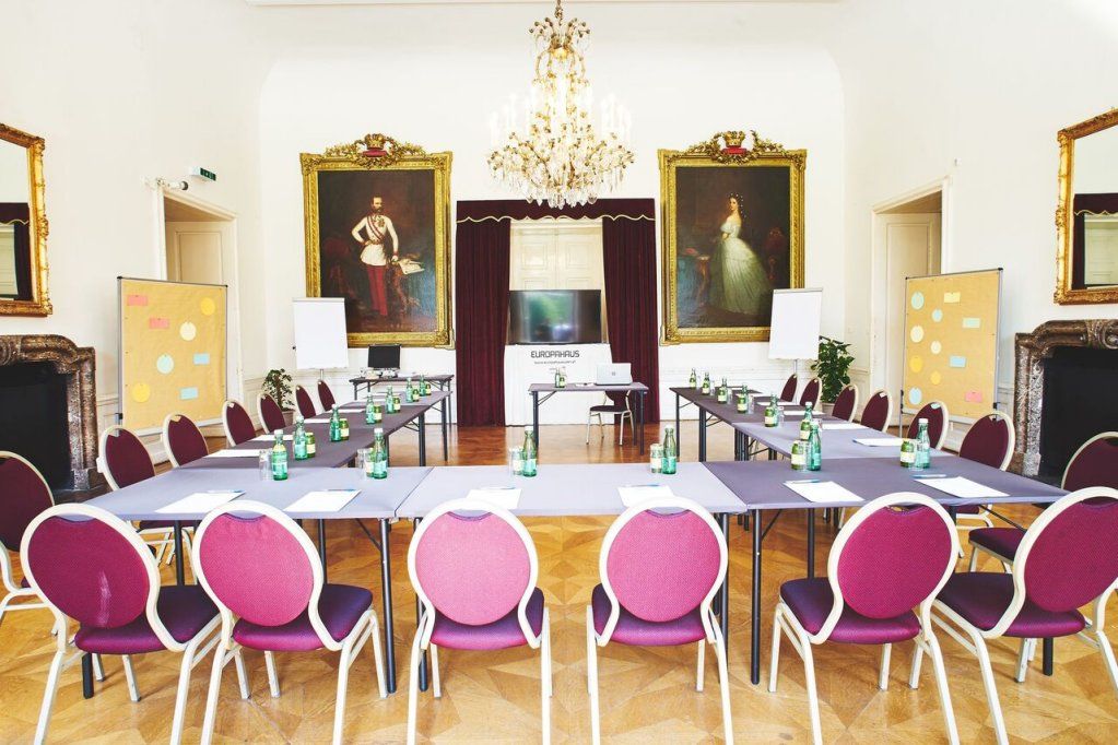 غرفة الاجتماعات