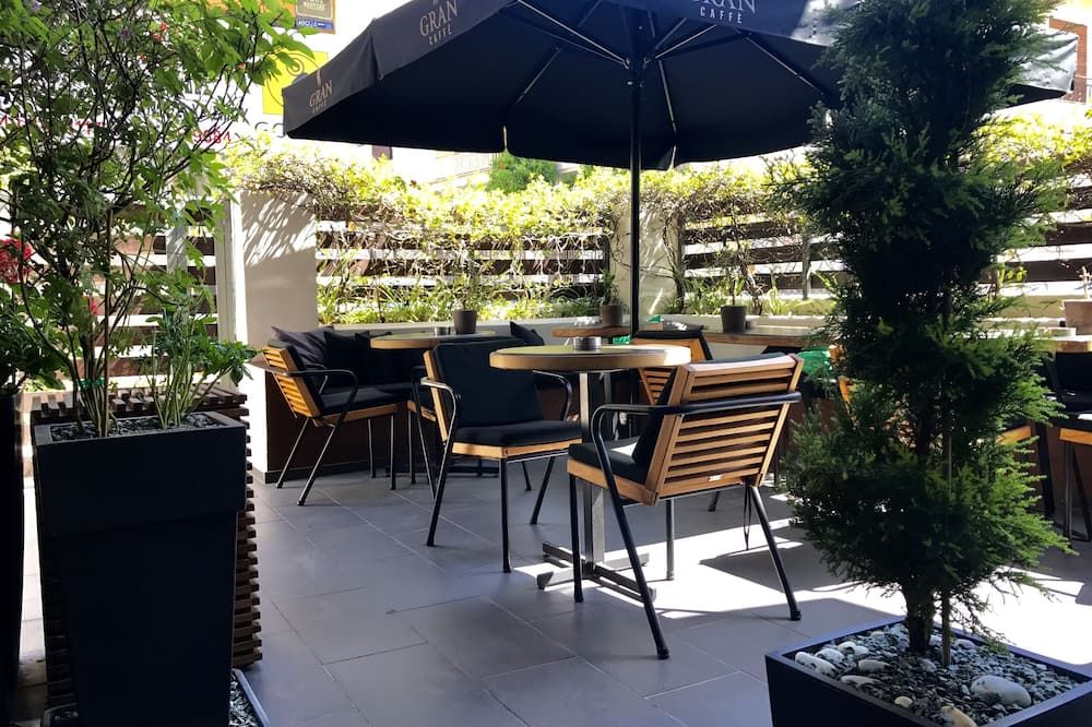شرفة مرصوفة