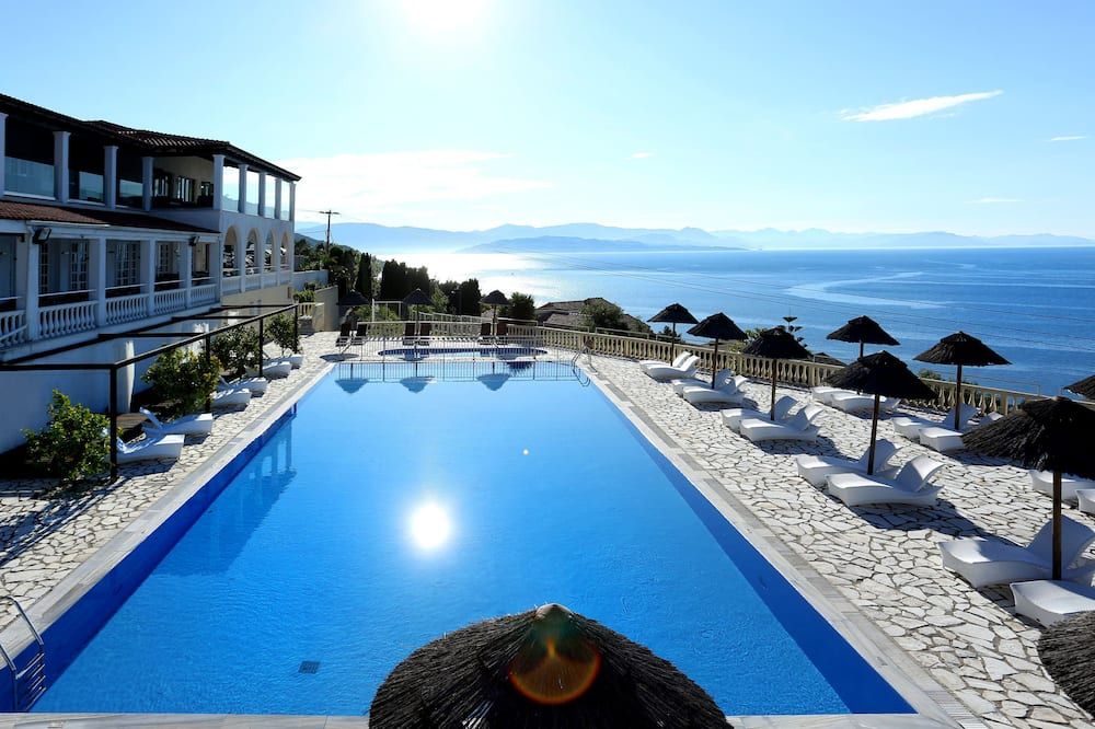 حوض السباحة صورة