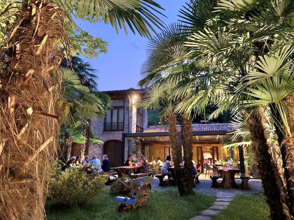 مطعم